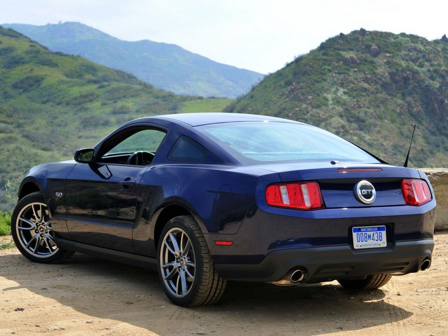  Ford Mustang 5.0 GT 2011 года  (фото 16 из 30)